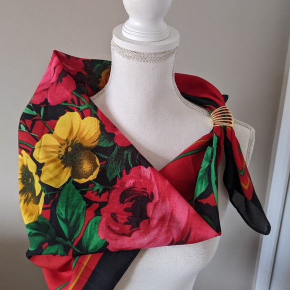 Scarves - Picture 5 of 10